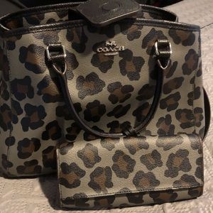 Coach. Ocelot print bag